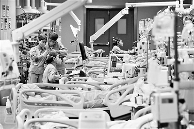 统筹调配医疗资源 扩容医院重症床位 多地全力以赴做好重症患者救治